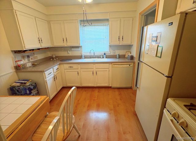 17619 Sprenger Avenue, Eastpointe, MI 48021