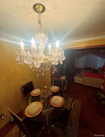 17619 Sprenger Avenue, Eastpointe, MI 48021