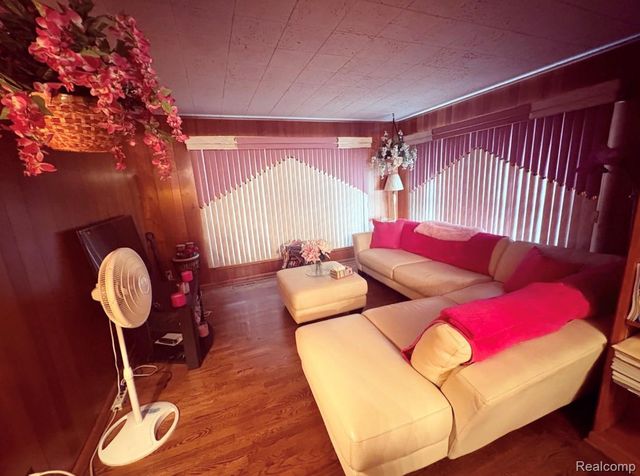 17619 Sprenger Avenue, Eastpointe, MI 48021