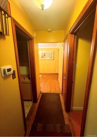 17619 Sprenger Avenue, Eastpointe, MI 48021