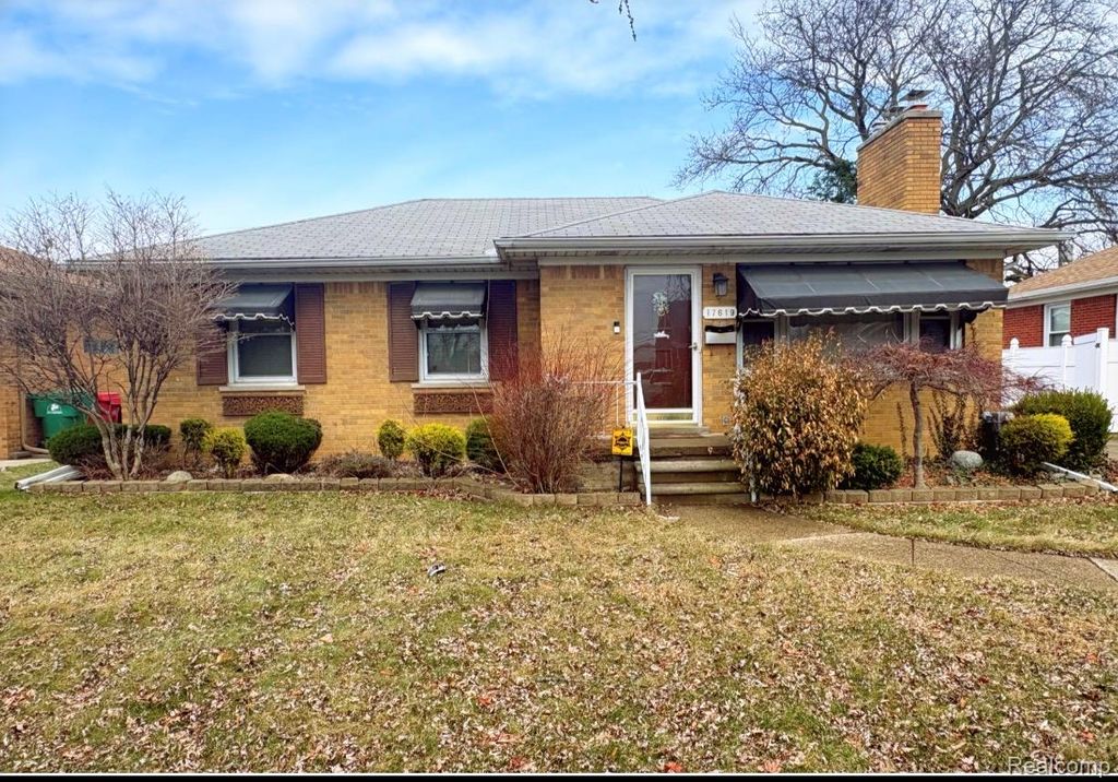 17619 Sprenger Avenue, Eastpointe, MI 48021