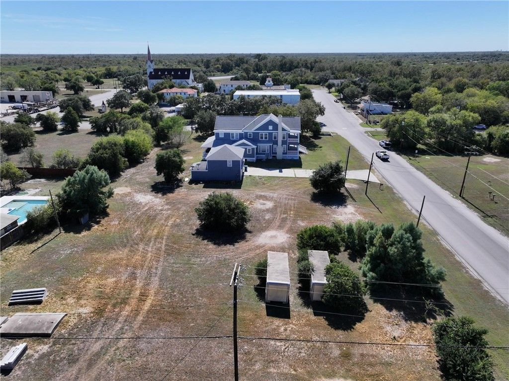 909 Power St, Refugio, TX 78377 — photo 3