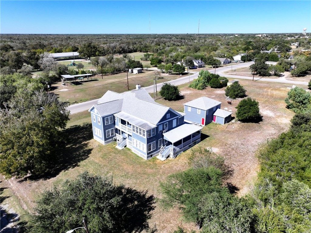 909 Power St, Refugio, TX 78377 — photo 5