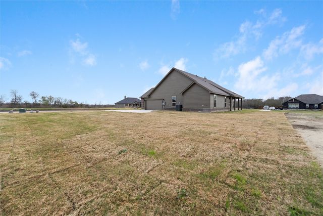 2461 Blackjack Oak Road, Oak Ridge, TX 75161