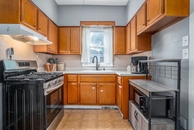 2712 Carey Avenue, Davenport, IA 52803