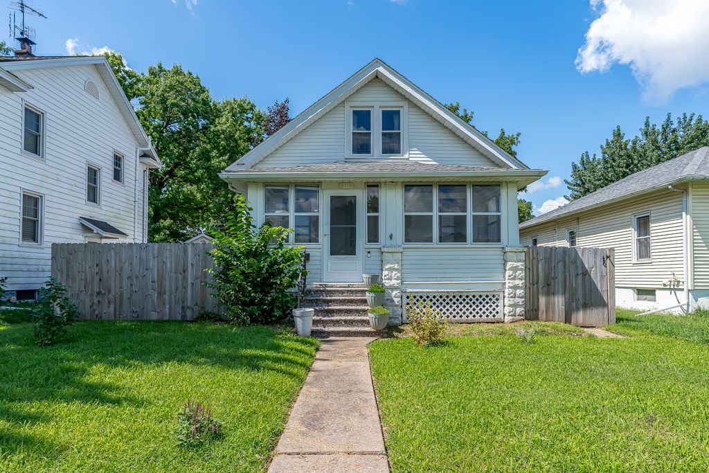 2712 Carey Avenue, Davenport, IA 52803