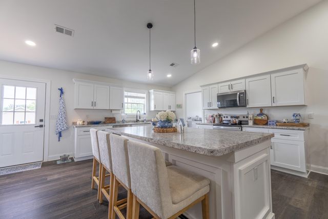 447 Highway 1676, Science Hill, KY 42553