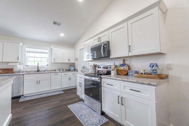 447 Highway 1676, Science Hill, KY 42553