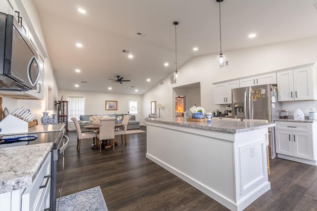 447 Highway 1676, Science Hill, KY 42553