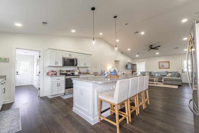447 Highway 1676, Science Hill, KY 42553