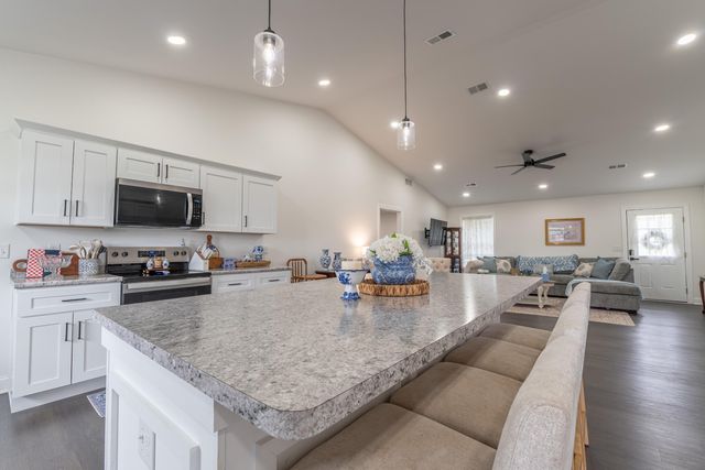 447 Highway 1676, Science Hill, KY 42553