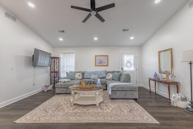 447 Highway 1676, Science Hill, KY 42553