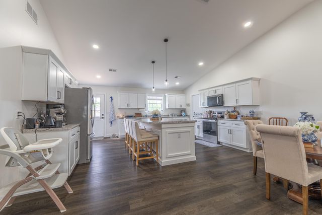 447 Highway 1676, Science Hill, KY 42553