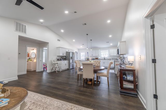 447 Highway 1676, Science Hill, KY 42553