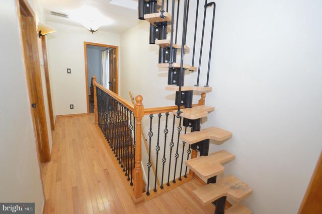 188 CHURCH ST E, Beverly, NJ 08010