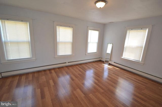 188 CHURCH ST E, Beverly, NJ 08010