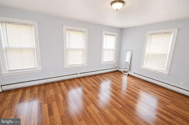 188 CHURCH ST E, Beverly, NJ 08010