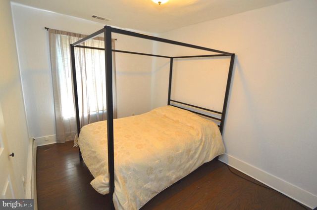 188 CHURCH ST E, Beverly, NJ 08010