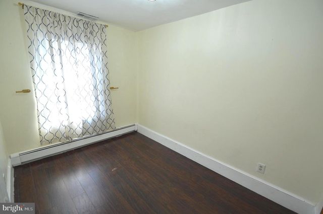 188 CHURCH ST E, Beverly, NJ 08010