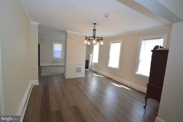 188 CHURCH ST E, Beverly, NJ 08010