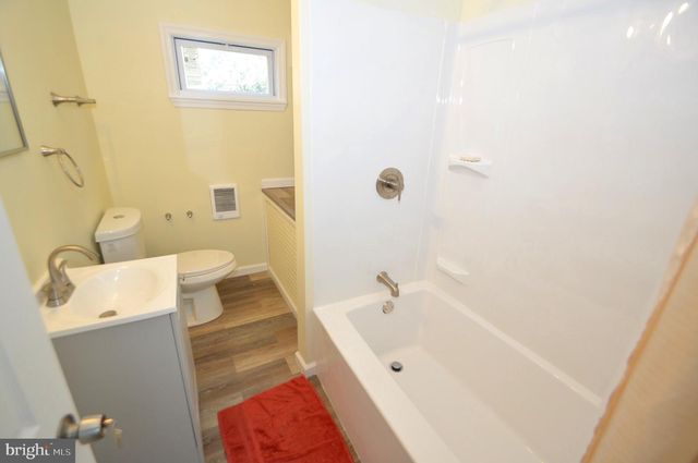 188 CHURCH ST E, Beverly, NJ 08010