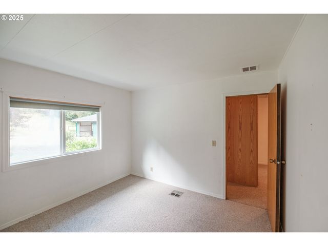 42024 CLARK SMITH Dr, Lebanon, OR 97355