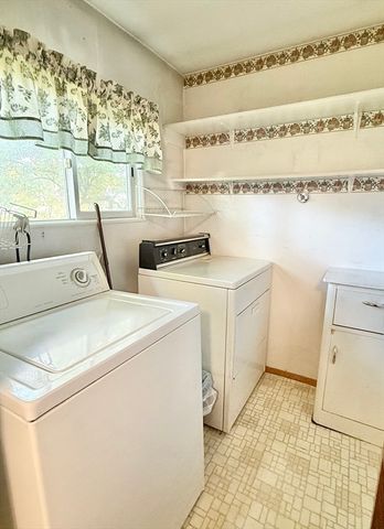 31 Pomeroy St, Easthampton, MA 01027