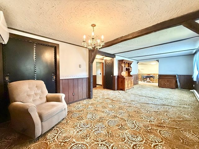 31 Pomeroy St, Easthampton, MA 01027