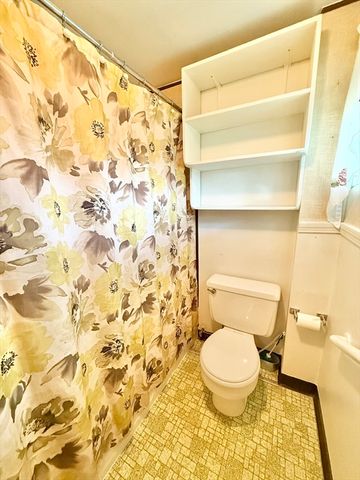 31 Pomeroy St, Easthampton, MA 01027