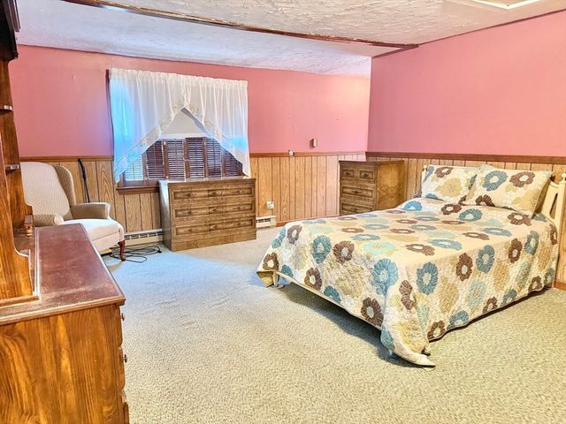 31 Pomeroy St, Easthampton, MA 01027