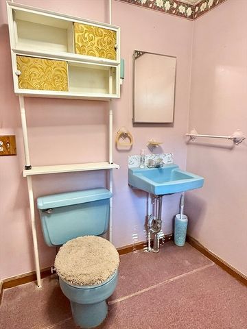 31 Pomeroy St, Easthampton, MA 01027