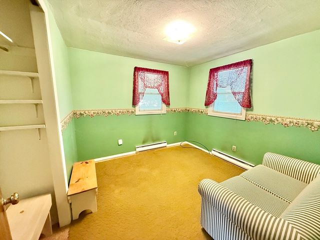 31 Pomeroy St, Easthampton, MA 01027