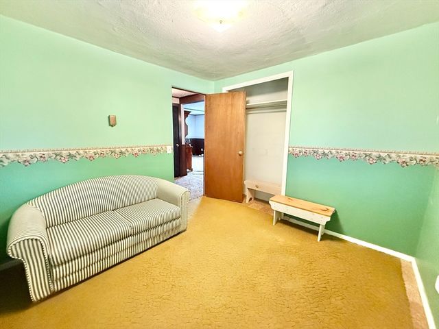 31 Pomeroy St, Easthampton, MA 01027