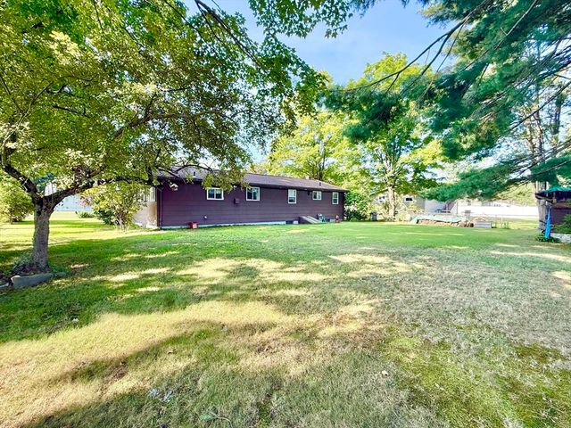 31 Pomeroy St, Easthampton, MA 01027
