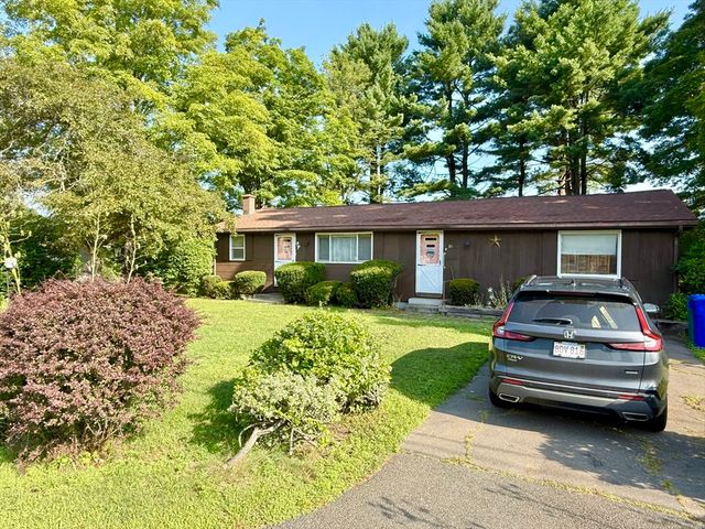 31 Pomeroy St, Easthampton, MA 01027