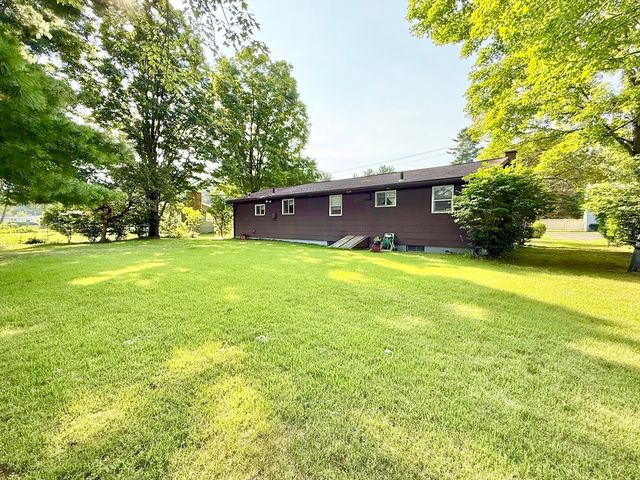 31 Pomeroy St, Easthampton, MA 01027