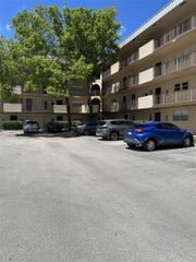 6061 N Falls Cir Dr 106, Lauderhill, FL 33319