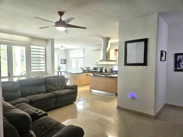 H 11 CAGUAS REAL, TORRES DEL ORO, Caguas, PR 00725