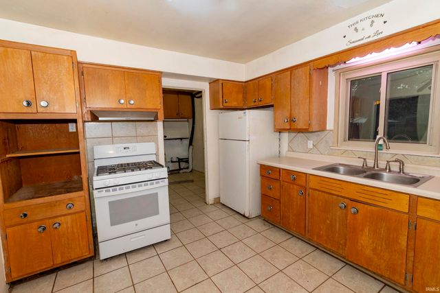 54039 County Road 5, Elkhart, IN 46514
