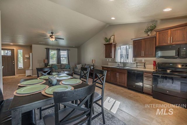 833 Baron Lakes Ave, Middleton, ID 83644