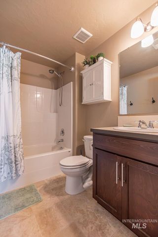 833 Baron Lakes Ave, Middleton, ID 83644