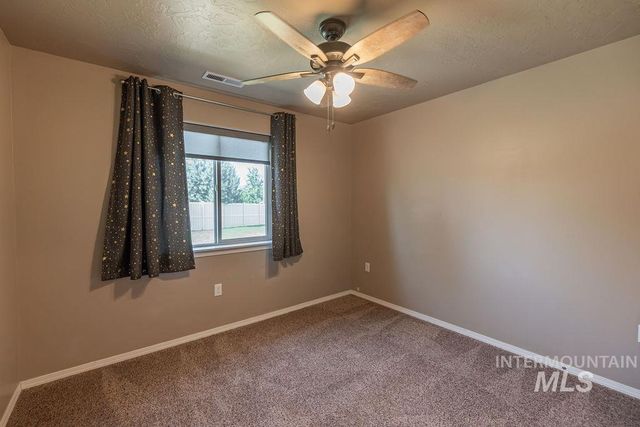 833 Baron Lakes Ave, Middleton, ID 83644