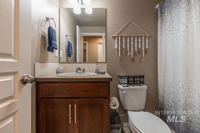 833 Baron Lakes Ave, Middleton, ID 83644