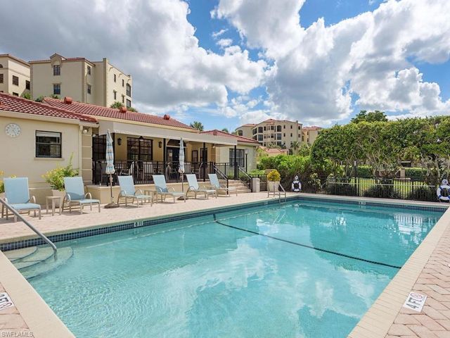 7040 Pelican Bay BLVD D302, Naples, FL 34108