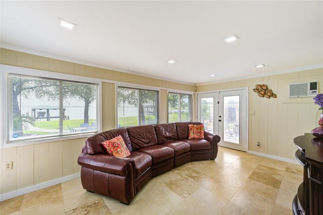 154 N Burnett Drive, Baytown, TX 77520
