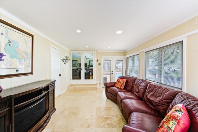 154 N Burnett Drive, Baytown, TX 77520