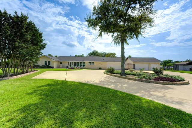 154 N Burnett Drive, Baytown, TX 77520