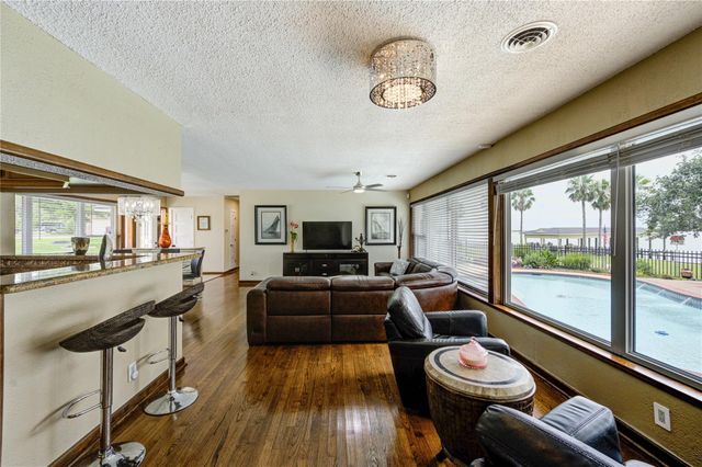 154 N Burnett Drive, Baytown, TX 77520
