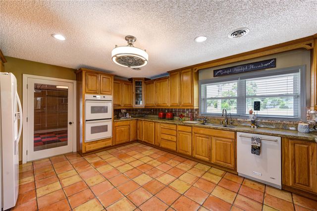 154 N Burnett Drive, Baytown, TX 77520