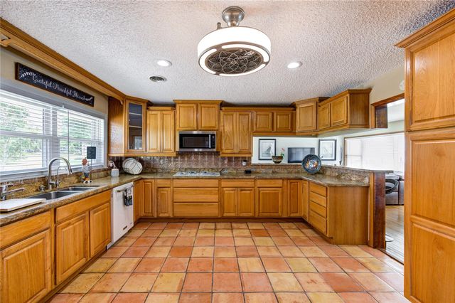 154 N Burnett Drive, Baytown, TX 77520